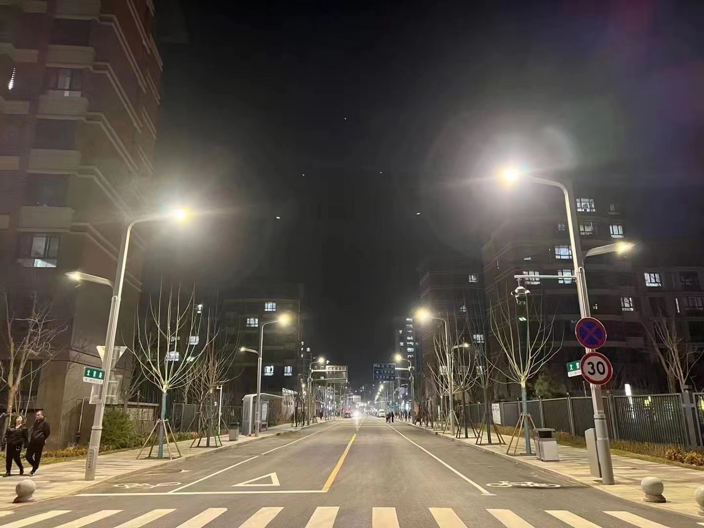 可以給手機(jī)、汽車充電的智慧路燈